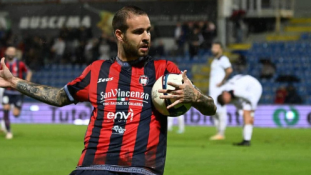 L'attaccante del Crotone, Marco Tumminello - &copy; Facebook / FcCrotone