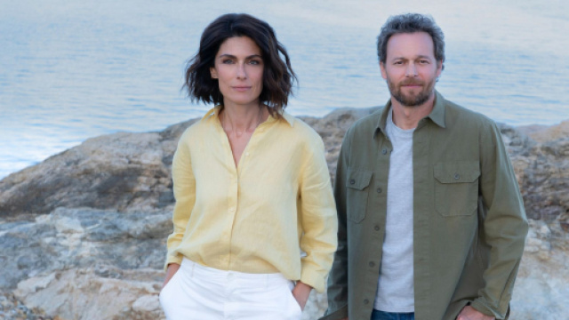 Anna Valle e Giorgio Marchesi sul set de Le onde del passato &copy; Mediaset