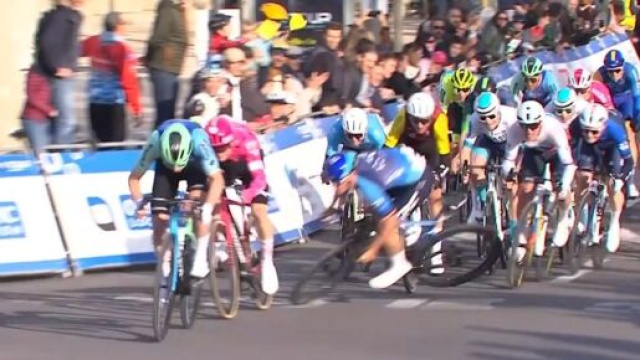 Ciclismo, la caduta di Ackermann &copy; Screenshot Eurosport.