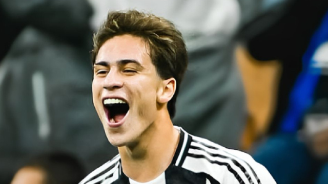 Kenan Yildiz con la maglia della Juventus &copy; profilo Instagram kenanyildiz_official