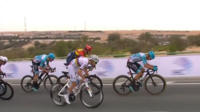 La volata della prima tappa dello UAE Tour - &copy; Screenshot Eurosport.