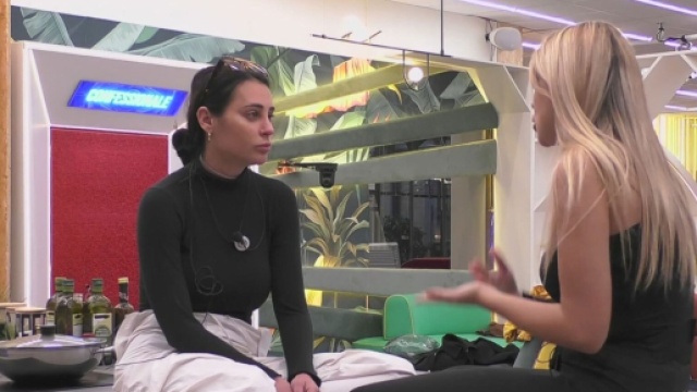 Mariavittoria Minghetti e Chiara Cainelli (&copy;Grande Fratello/Mediaset).