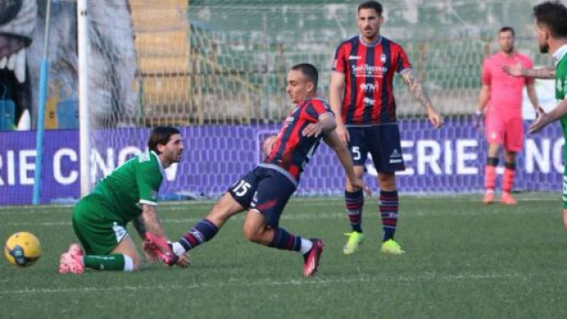 Vinicius Di Stefano in azione contro l'Avellino - &copy; Facebook / FcCrotone