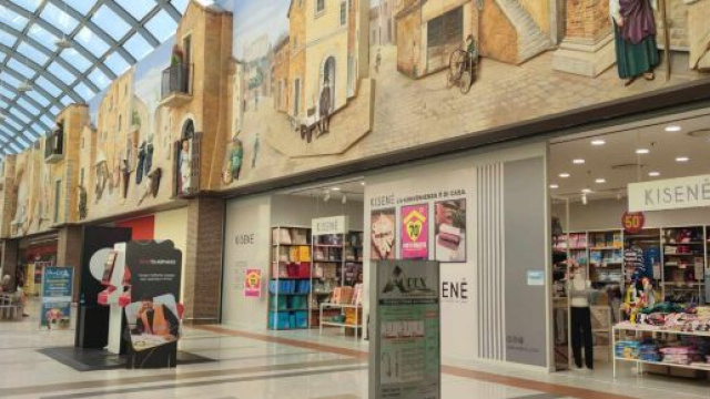 Il Centro Commerciale Le Fontane di Catanzaro - &copy; Francesco Trabassi.