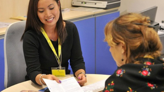 Una consulente finanziaria di Poste Italiane - &copy; Poste Italiane