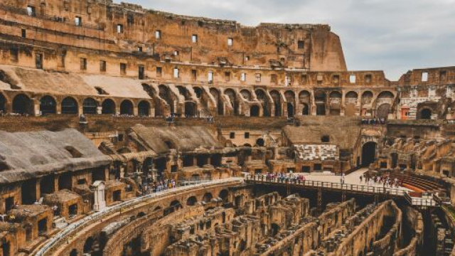 Interno dell'Anfiteatro Flavio, Colosseo &copy; Pexels.com
