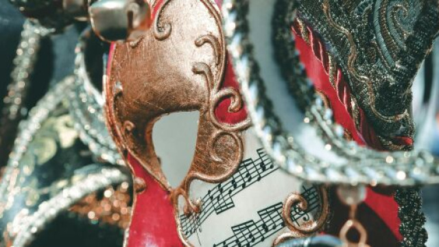 Esposizione delle caratteristiche maschere di Carnevale &copy;Pexels.com