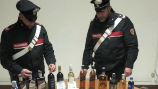 La merce recuperata dai Carabinieri - &copy; Carabinieri