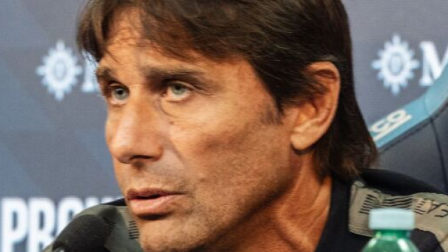 Antonio Conte in una conferenza stampa &copy; SSC Napoli