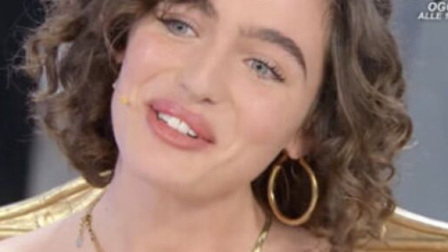 Chiara Pompei durante una puntata di Uomini e donne &copy; Mediaset.