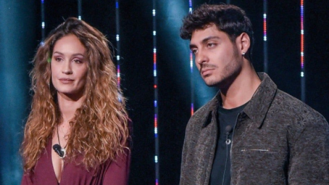 Helena Prestes e Javier Martinez - screenshot &copy; Mediaset.