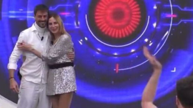 In foto Stefania e Iago &copy; screenshot Mediaset