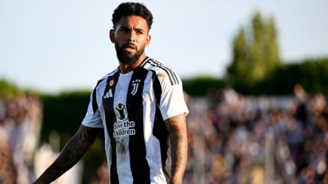 Douglas Luiz - &copy;️ X Juventus FC