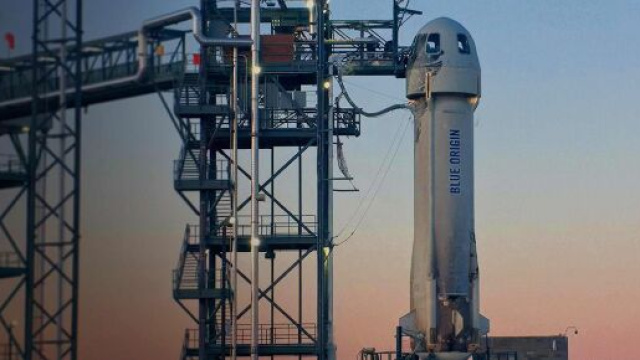 Il New Shepard sulla torre di lancio in Texas &copy; Facebook