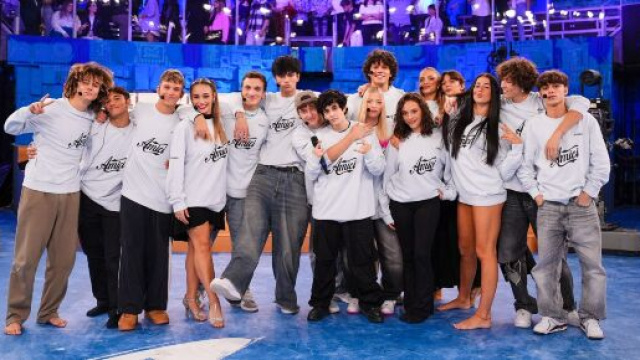 La classe di Amici all'inizio del programma - Foto Profilo &copy; Facebook Amici 24.