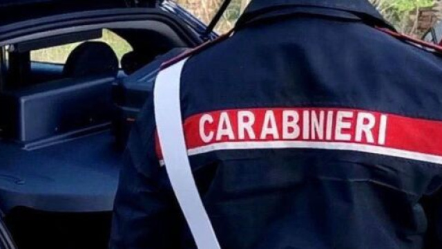 Carabinieri durante un controllo - &copy; Facebook / Carabinieri.