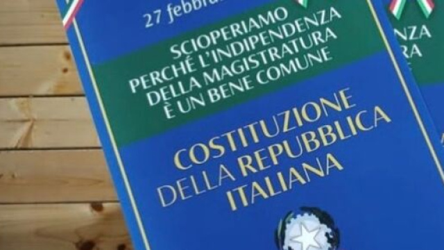 Foto della Costituzione italiana &copy; Instagram Cgil Genova