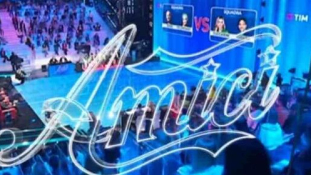 Lo studio di Amici &copy; mediasetinfinity.