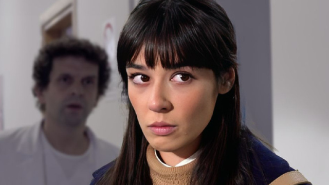 In primo piano Rossella Graziani (Giorgia Gianetiempo), sullo sfondo il primario Daniele Fusco (Marco Mario De Notaris) &copy; Un Posto al Sole Rai