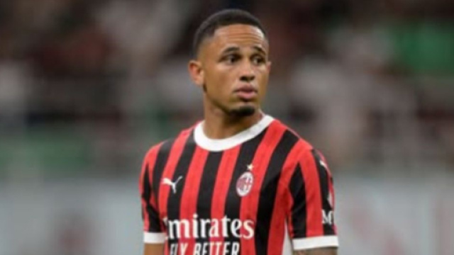 Noah Okafor in campo con la maglia del Milan &copy; Instagram Okafor