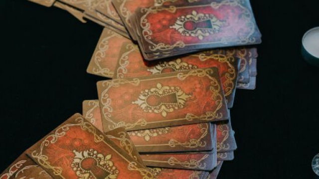 Carte dei tarocchi per divinazione - &copy; Pexels.