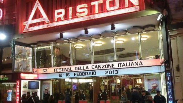 L'esterno del teatro Ariston di Sanremo &copy; Wikimedia Commons