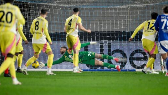 Michele Di Gregorio durante la partita contro il Como &copy; Juventus FC