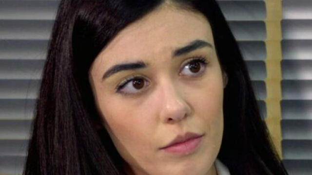 Rossella Graziani (interpretata da Giorgia Gianetiempo) &copy; Un posto al sole Rai