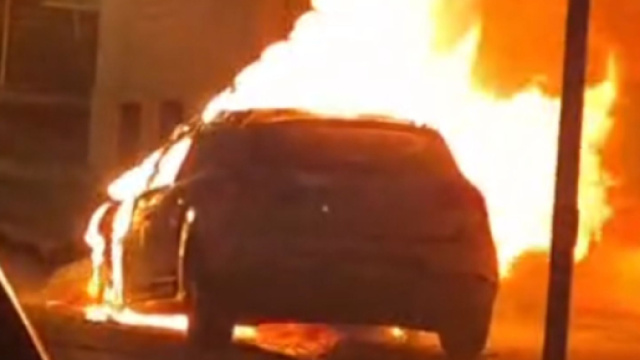 Auto in fiamme a Reggio Calabria - &copy; Youtube.