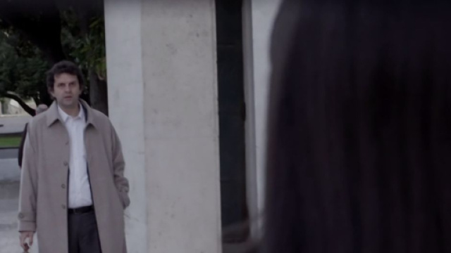 Daniele Fusco (Marco Mario De Notaris), di spalle Rossella Graziani (Giorgia Gianetiempo) &copy; Un Posto al Sole Rai