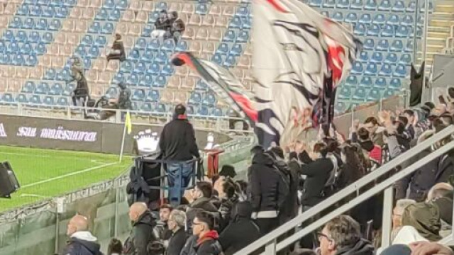 I tifosi del Crotone, settore Curva Sud - &copy; Francesco Trabassi
