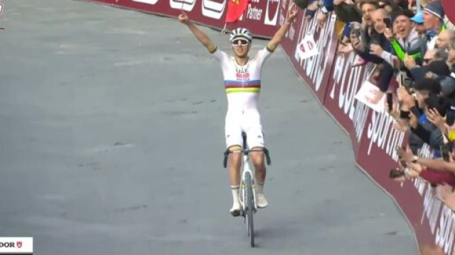 Tadej Pogacar alle Strade Bianche 2025 - Screenshot &copy; Eurosport