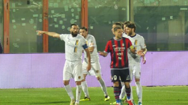 Il Crotone in azione contro il Giugliano - &copy; Francesco Trabassi