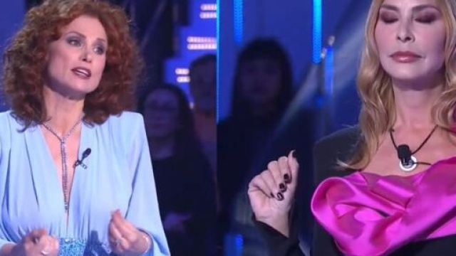In foto Stefania Orlando e Beatrice Luzzi &copy; screenshot Mediaset.