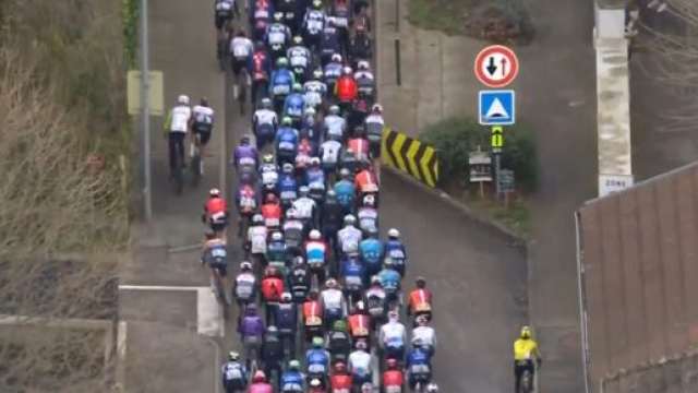 La manovra di Axel Zingle alla Parigi Nizza - &copy; Screenshot Eurosport