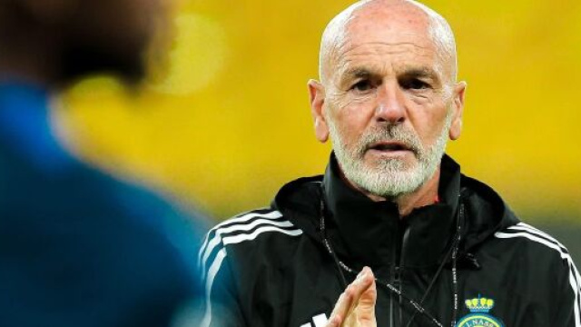 Pioli dirige allenamento &copy; profilo Facebook.