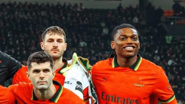 Leao, Gimenez e Pulisic in formazione profilo &copy; Facebook.