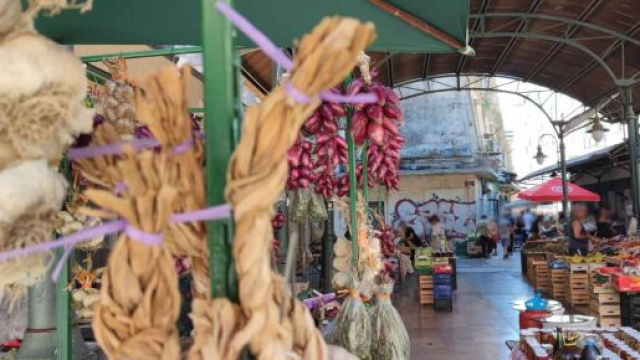 Il mercato nel centro della citt&agrave; di Crotone - &copy; Francesco Trabassi