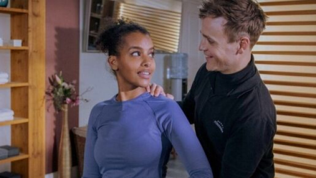 Max e Imani in una scena di Tempesta d'amore &copy; Rete 4.