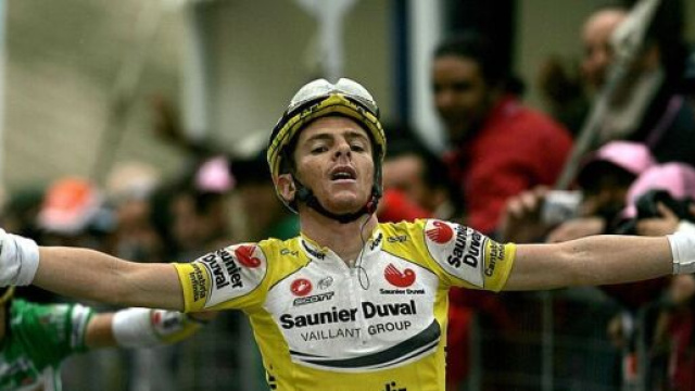 Riccardo Ricc&ograve; esulta alla fine di una gara. &copy; Immagine: screenshot via Eurosport