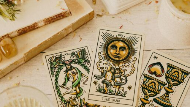 Carte dei tarocchi per divinazione - &copy; Pexels