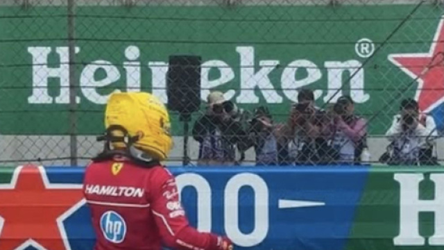 Lewis Hamilton esulta dopo aver conquistato la sua prima vittoria in rosso. &copy; IG Formula1.