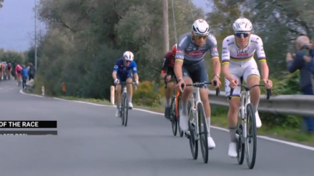 Tadej Pogacar sulla Cipressa - &copy; Screenshot Eurosport