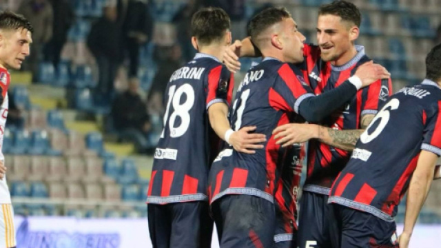 I calciatori del Crotone - &copy; Facebook / FcCrotone