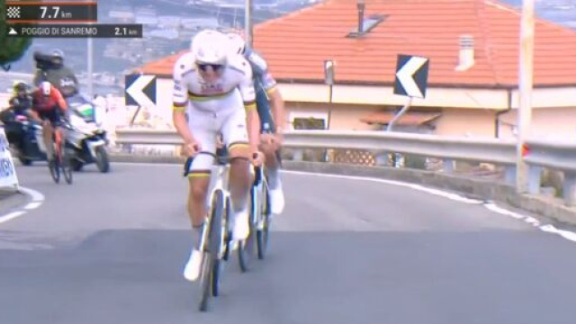Tadej Pogacar all'attacco sul Poggio - &copy; Screenshot Eurosport