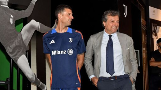 Thiago Motta e Cristiano Giuntoli - &copy;️ X Juventus FC
