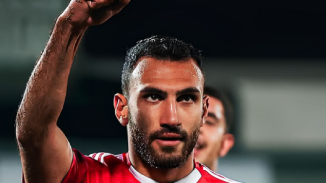 Vangelis Pavlidis con la maglia del Benfica &copy; profilo Instagram vangelis_pavlidis