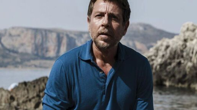 Claudio Gio&egrave; in Makari &copy; Rai 1.