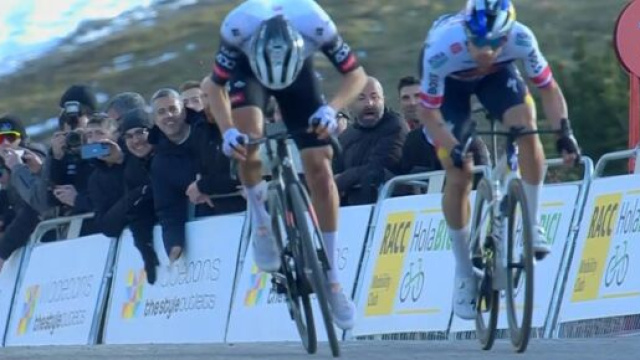 Juan Ayuso vince la terza tappa della Volta Catalunya - &copy; Screenshot Eurosport