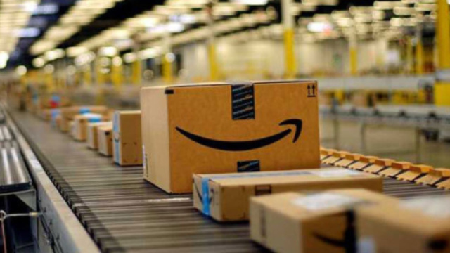 Magazzino Amazon - &copy; sito Amazon.